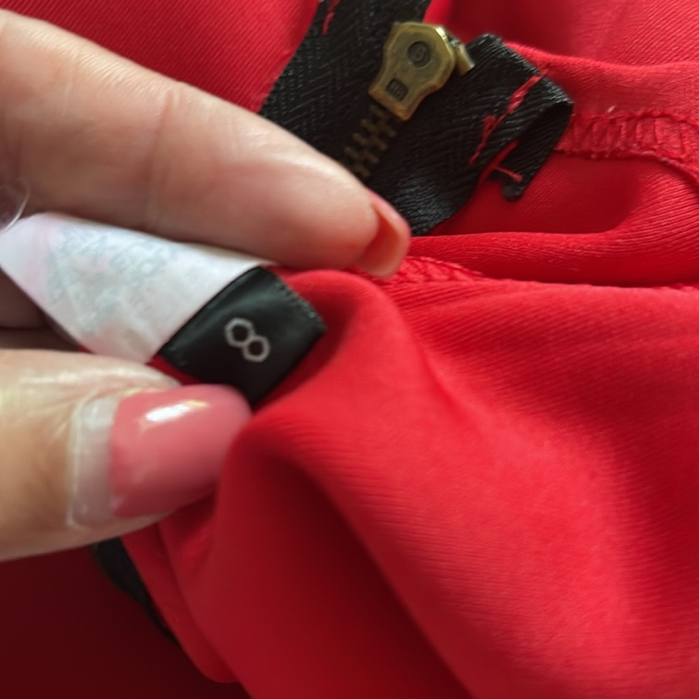 Lili Size 8 red dress with side black zipper - Picture 5 of 5